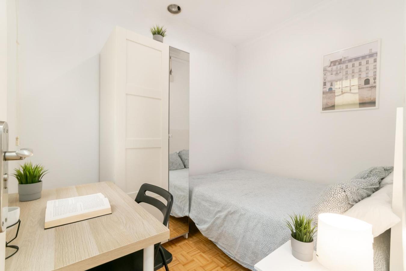 Balmes Private Rooms บาร์เซโลนา ภายนอก รูปภาพ