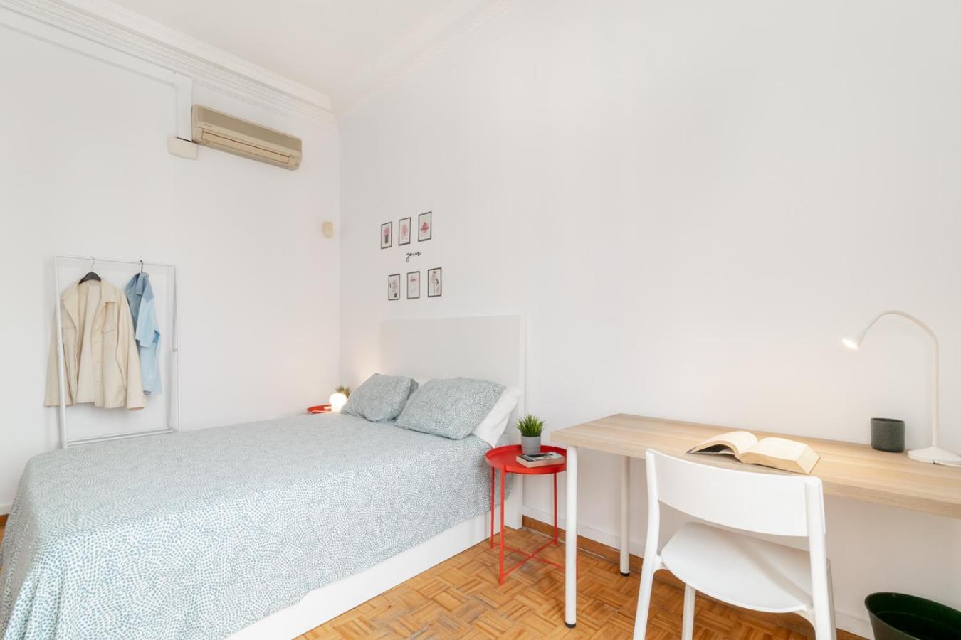 Balmes Private Rooms บาร์เซโลนา ภายนอก รูปภาพ