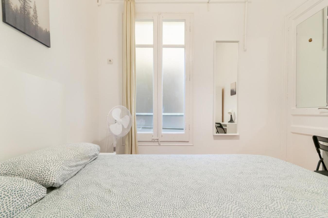 Balmes Private Rooms บาร์เซโลนา ภายนอก รูปภาพ