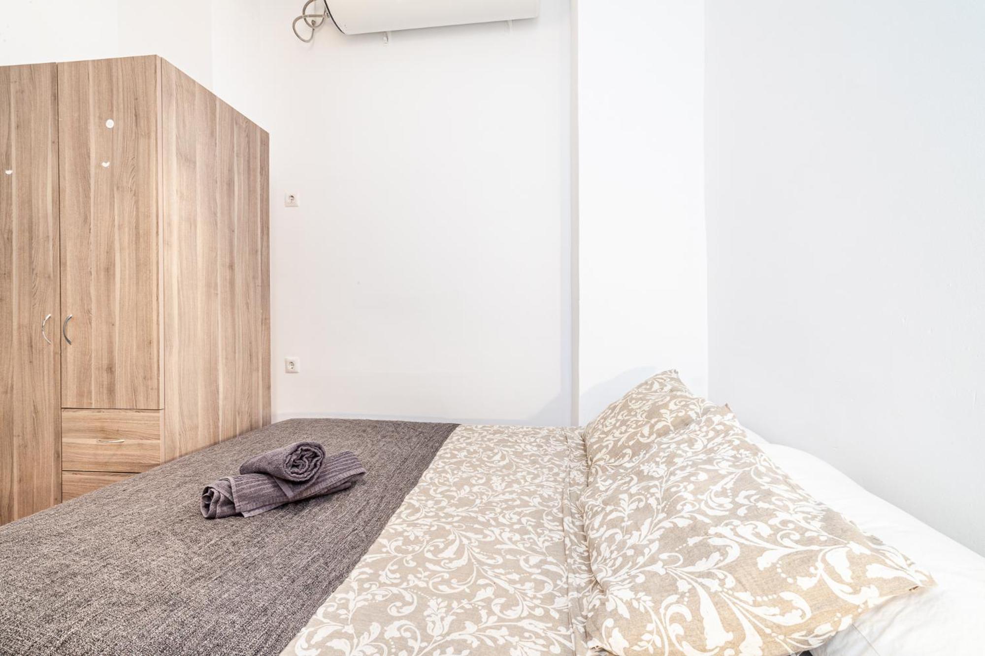 Balmes Private Rooms บาร์เซโลนา ภายนอก รูปภาพ