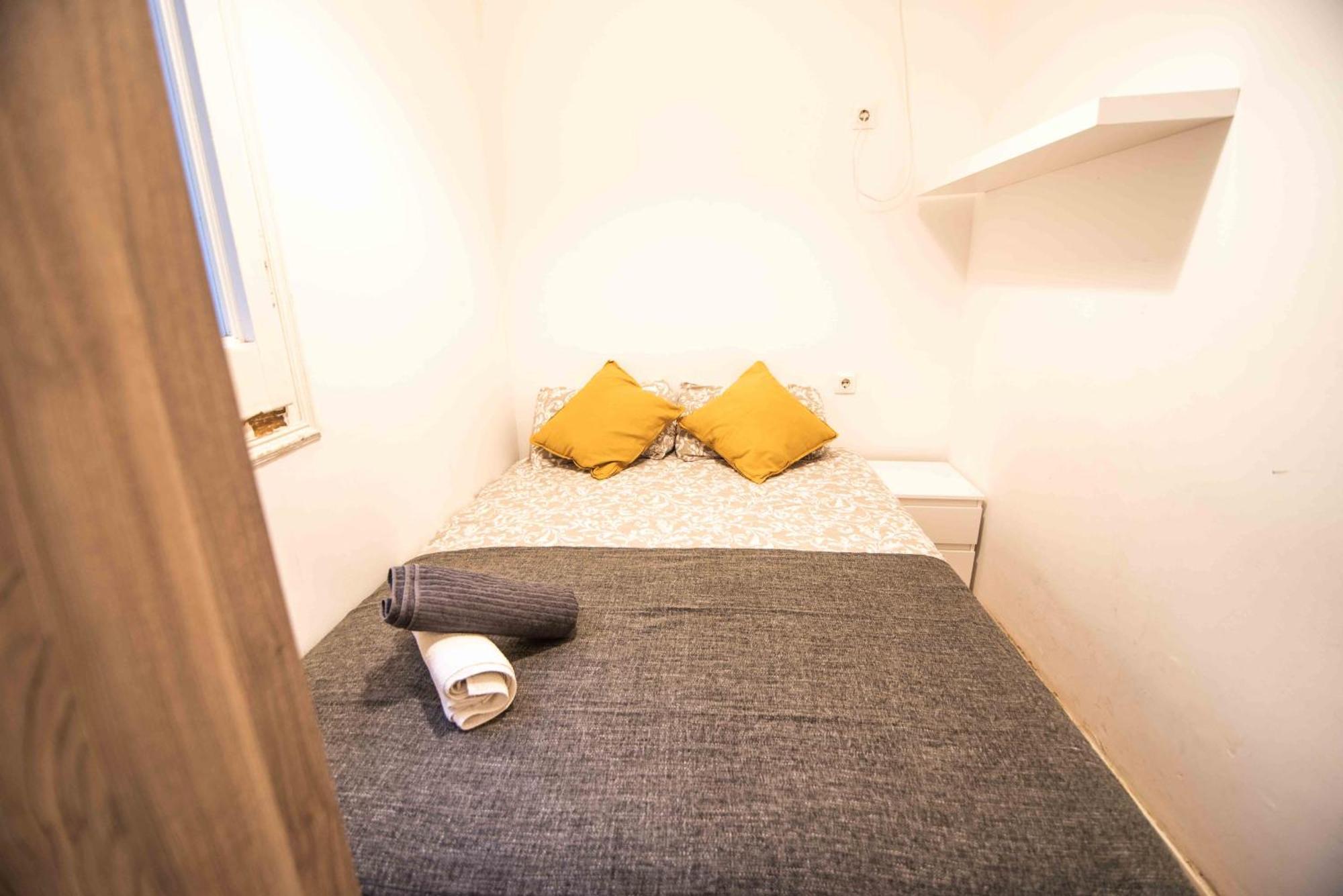 Balmes Private Rooms บาร์เซโลนา ภายนอก รูปภาพ